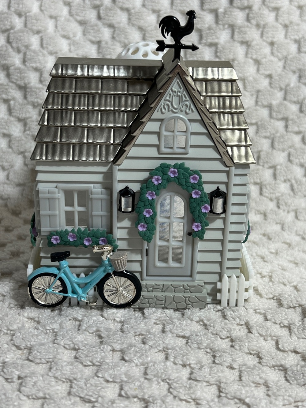 Bath and Body Works Wallflower Plugin Cottage with Aqua Bicycle